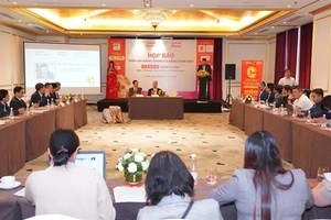 The event's organising committee holds a press conference to introduce the ASEAN Ceramics & Stone 2024 exhibitions. (Photo: dangcongsan.vn)