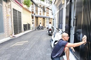 Nearly 168,140 households contribute 5.4 million square meters of land, equivalent to VND10, 050 billion (US$397.4 million), for street expansion in HCMC. (Photo: SGGP)
