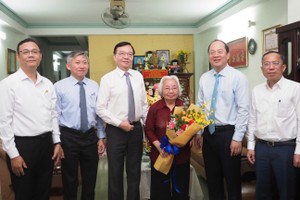 HCMC’s leader congratulates outstanding teachers on Vietnamese Teachers' Day