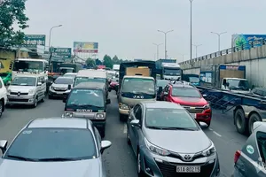 Traffic congestion on Ho Chi Minh City-Long Thanh expressway (Photo: SGGP)