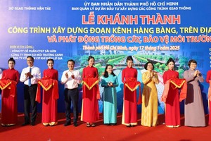 At the ribbon-cutting ceremony of Hang Bang Canal renovation project (Photo: SGGP)