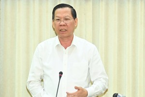 Chairman of the Ho Chi Minh City People's Committee Phan Van Mai speaks at the event. (Photo: SGGP)