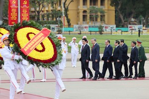 Party, State leaders pay tribute to President Ho Chi Minh on CPV’s anniversary