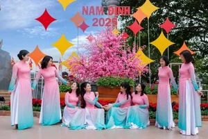 Women in Nam Dinh province wear Ao Dai to promote Vietnam Ao Dai Week 2025.