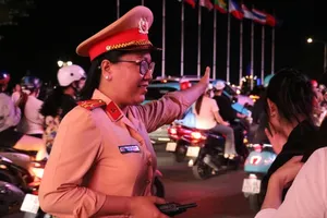 The Traffic Police Force manages traffic flow in District 1. (Photo: SGGP)