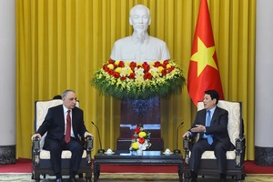 State President Luong Cuong (R) receives Prosecutor General of Azerbaijan Kamran Bayram Aliyev (Photo: qdnd)