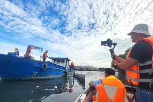 The film crew records changes of Ho Chi Minh City. (Photo: SGGP)