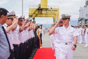 The Naval Region 3 Command receives the Japanese delegation. (Photo: SGGP)