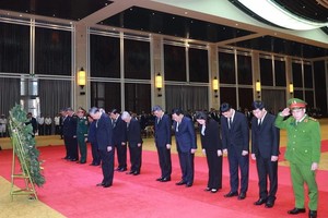 Party General Secretary To Lam leads a high-ranking delegation from the Communist Party and State of Vietnam to attend the funeral of Khamtay Siphandone, former President of the Lao People's Revolutionary Party Central Committee, former State President and former Prime Minister of Laos, on April 3. (Photo: VNA)