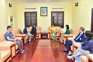 Deputy Director General of the Vietnam Sports Administration Le Thi Hoang Yen meets with Indian Deputy Ambassador Tako Ajungla Jamir in Hanoi on April 18. (Photo: bvhttdl.gov.vn)