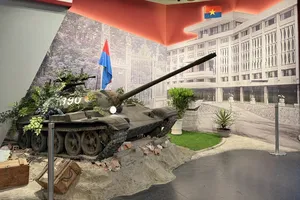 The highlight of the display is a life-sized model of tank No. No.390 that crashed through the gates of the Independence Palace on April 30, 1975. (Photo: SGGP)