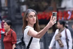 More international travelers are staying overnight and engaging in deeper exploration of Hanoi. (Photo: SGGP)