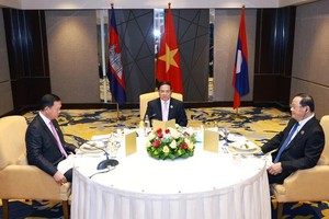 Vietnamese Prime Minister Pham Minh Chinh (centre) on May 26 has a working breakfast with Cambodian PM Samdech Thipadei Hun Manet (left) and Lao PM Sonexay Siphandone in Kuala Lumpur, Malaysia. (Photo: VNA)