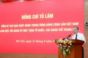 Party General Secretary To Lam speaks at the working session. (Photo: SGGP)