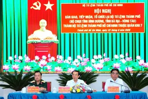 The Ho Chi Minh City High Command organizes a meeting to receive and reorganize the military units in the city and neighboring provinces of Binh Duong and Ba Ria-Vung Tau. (Photo: SGGP)