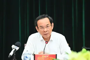 Secretary of the Ho Chi Minh City Party Committee Nguyen Van Nen speaks at the meeting. (Photo: SGGP)