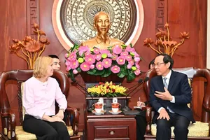 Secretary of the Ho Chi Minh City Party Committee Nguyen Van Nen (R) and the US Consul General in Ho Chi Minh City, Susan Burns (Photo: SGGP)