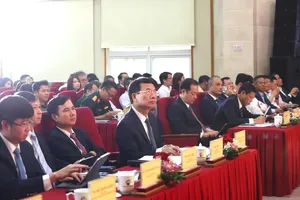 Minister of Science and Technology Nguyen Manh Hung (3rd,L) and delegates attend the conference. (Photo: SGGP)