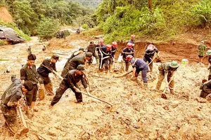 On August 2, emergency response teams intensified efforts to search for missing individuals in Dien Bien Province. (Photo: SGGP)