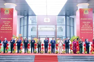 Party General Secretary To Lam and Sen. Lieut. Gen. Luong Tam Quang attend the ribbon-cutting ceremony. (Photo: SGGP)