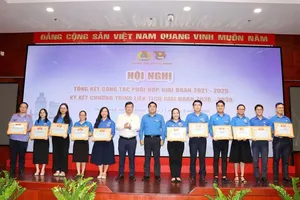 Outstanding individuals and collectives are honored at the event. (Photo: SGGP)