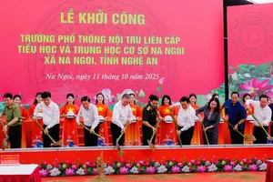 Party General Secretary To Lam joins other delegates at a symbolic ceremony to kick off the construction of the school. (Photo: SGGP)