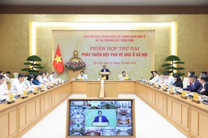 Prime Minister Pham Minh Chinh (standing) speaks at the second meeting of the Central Steering Committee for Housing Policy and Real Estate Market on October 11 in Hanoi. (Photo: baochinhphu)