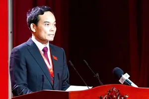 Secretary of the HCMC Party Committee Tran Luu Quang delivers his speech at the event. (Photo: SGGP)