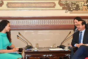 Chairman of the Ho Chi Minh City People’s Committee, Nguyen Van Duoc (R), receives Ms. Raissa Marteaux, the newly appointed Consul General of the Kingdom of the Netherlands in Ho Chi Minh City. (Photo: SGGP)