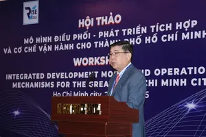Dr. Nguyen Thanh Phong, Chairman of the Scientific Council of the Research Institute for Socio-Economic Development at Saigon University and former Chairman of the Ho Chi Minh City People’s Committee, speaks at the event. (Photo : SGGP)