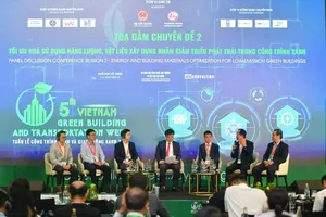 Experts discuss optimizing energy and building material use to reduce emissions in green buildings. (Photo: SGGP)