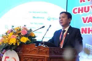 Associate Professor Dr. Le Dinh Thanh, Director of Thong Nhat Hospital, speaks at the conference. (Photo: SGGP)