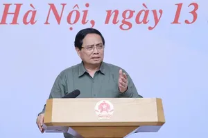 Prime Minister Pham Minh Chinh speaks at the November 13 meeting with leaders of ministries and central-level agencies, which is connected online with disaster-affected localities. (Photo: SGGP)