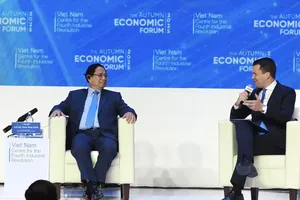 PM Pham Minh Chinh (L) and WEF Managing Director Stephan Mergenthaler (Photo: SGGP)