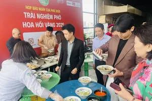 Delegates sample Pho at the press conference of 2025 Pho Day Festival on the December 4.