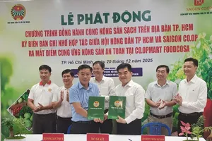 The Ho Chi Minh City Farmers’ Association signed a memorandum of understanding with Saigon Co.op. (Photo: SGGP)