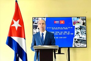 Cuban Ambassador to Vietnam Rogelio Polanco Fuentes speaks at the press conference on scholarships to Vietnamese students. (Photo: VNA)