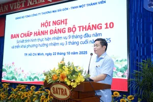 Ông Lâm Quốc Thanh, Phó Bí thư Đảng ủy, Tổng Giám đốc SATRA báo cáo kết quả thực hiện nhiệm vụ 9 tháng đầu năm, triển khai phương hướng nhiệm vụ 3 tháng cuối năm 2025