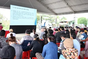 Đại diện Sở An toàn thực phẩm TPHCM phổ biến các quy định pháp luật về an toàn thực phẩm cho thương nhân chợ Bình Điền