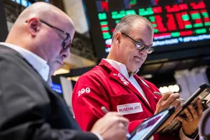 Chứng khoán Mỹ giảm mạnh vì lo ngại lãi suất 