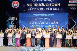 50 nhà giáo tiêu biểu của TPHCM nhận Giải thưởng Võ Trường Toản năm 2018. Ảnh: HOÀNG HÙNG