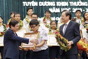 TPHCM tuyên dương gần 1.000 học sinh giỏi năm học 2019-2020