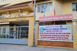 Phê bình hiệu trưởng Trường THPT Tây Thạnh do tổ chức các khoản thu sai quy định