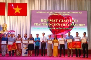 Tuyên dương 153 gương nhà giáo đạt danh hiệu “Trái tim người thầy” năm 2022