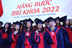 Trao 150 học bổng cho thủ khoa, á khoa các trường đại học