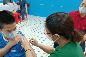 Tăng cường triển khai tiêm vaccine Covid-19 cho học sinh