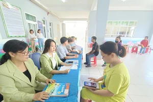 TPHCM: Công khai mức phí của dịch vụ thanh toán học phí không dùng tiền mặt 