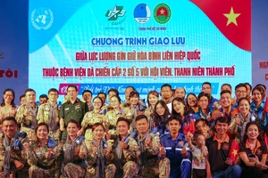 Chương trình giao lưu giữa Lực lượng gìn giữ hòa bình Liên hiệp quốc thuộc Bệnh viện Dã chiến cấp 2, số 5 với hội viên, thanh niên thành phố. Ảnh: THẢO LÊ 