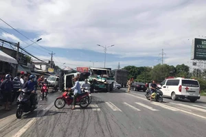 Tai nạn liên hoàn, giao thông tê liệt