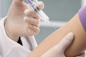 Bến Tre có 64 người bị phản ứng nhẹ sau tiêm vaccine phòng Covid-19